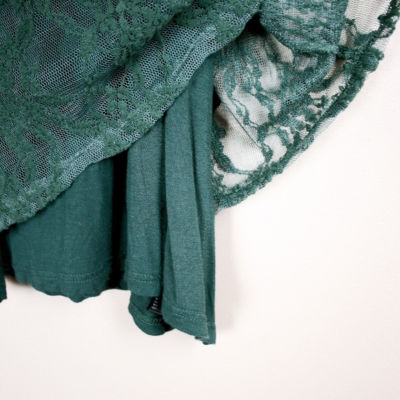 UO // Lace Layered Tank Top - Picture 2 of 4